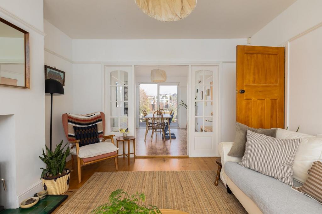 154 Sylvia Ave-5.jpg