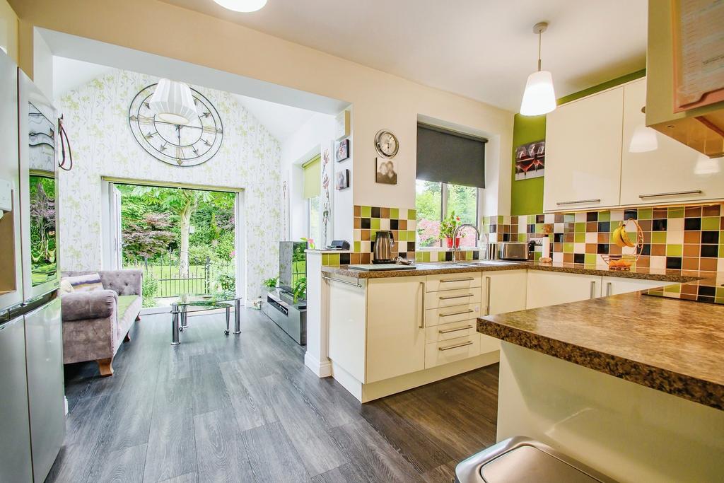 Kitchen/Sun Room
