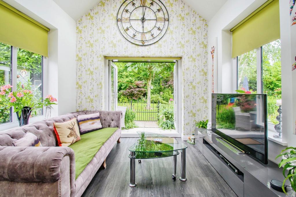 Kitchen/Sun Room