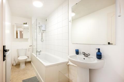 2 bedroom flat for sale, Lamb's Passage, London EC1Y