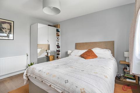 3 bedroom flat for sale, Boyton Close, London
