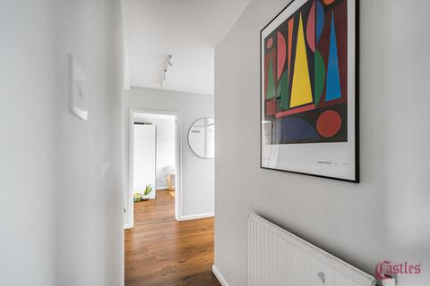 3 bedroom flat for sale, Boyton Close, London