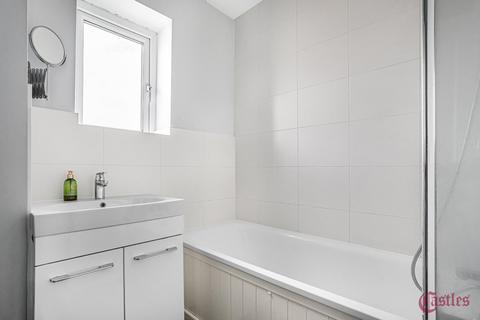 3 bedroom flat for sale, Boyton Close, London