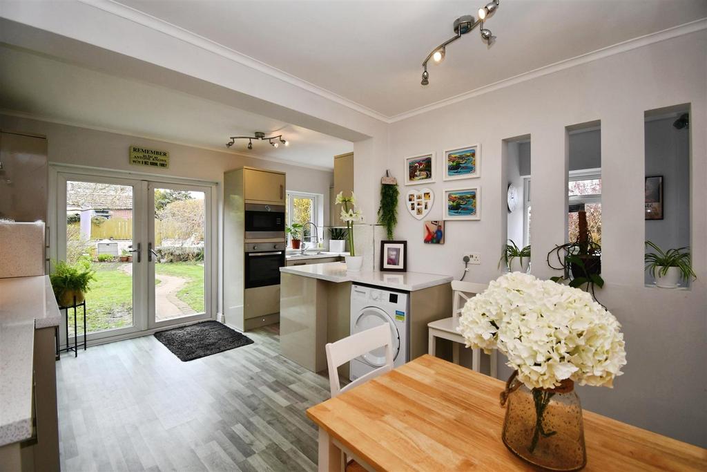 Kitchen / dining room