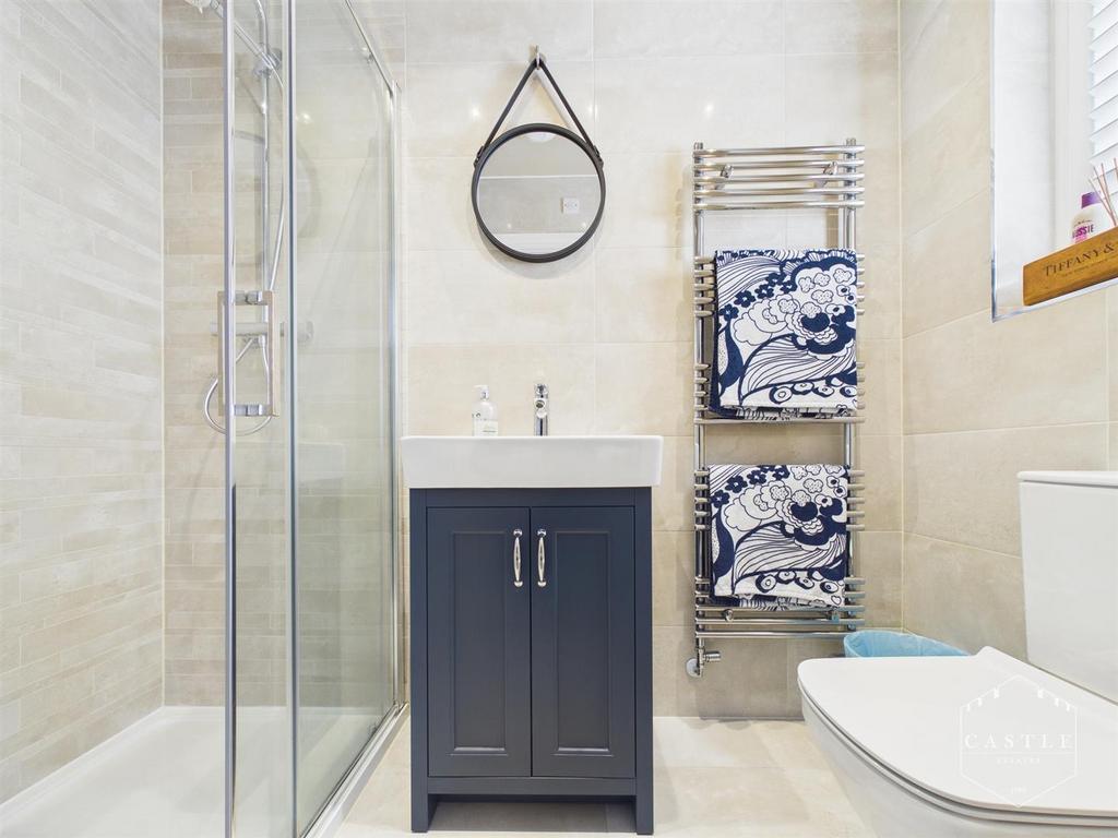 Ensuite shower room