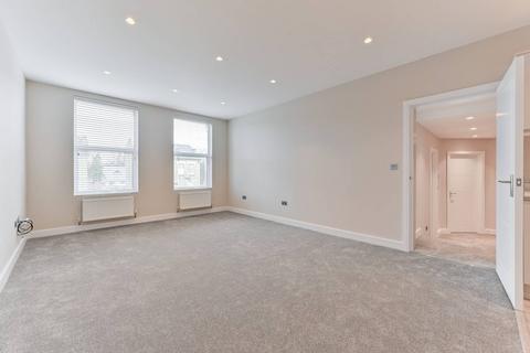 2 bedroom flat to rent, Dunheved Road North, Croydon, Thornton Heath, CR7