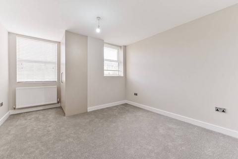 2 bedroom flat to rent, Dunheved Road North, Croydon, Thornton Heath, CR7