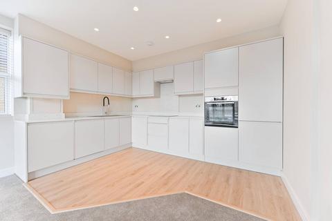 2 bedroom flat to rent, Dunheved Road North, Croydon, Thornton Heath, CR7