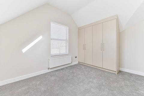 2 bedroom flat to rent, Dunheved Road North, Croydon, Thornton Heath, CR7