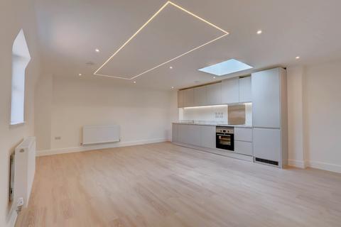 2 bedroom apartment to rent, London Road, Buckinghamshire HP11