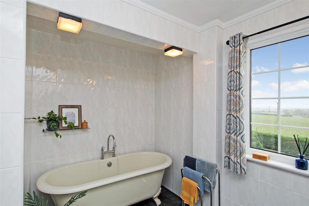 Bathroom - b.JPG
