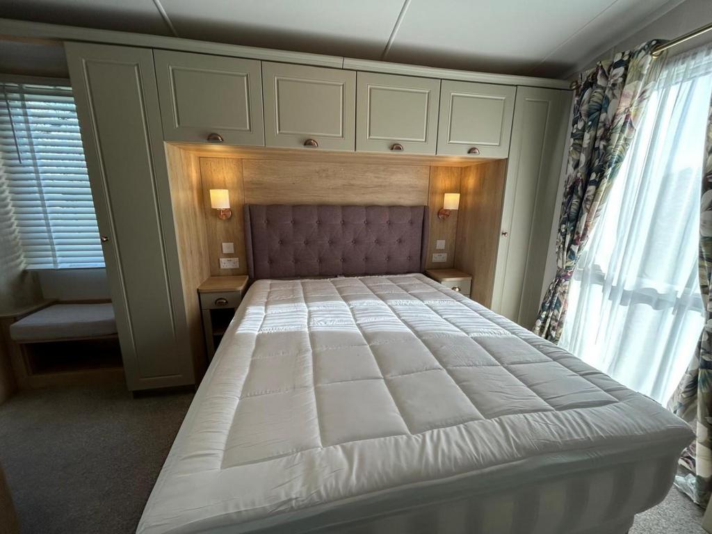 Bed 1.jpg