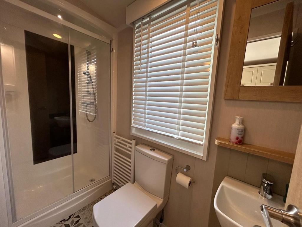 Shower Room.jpg