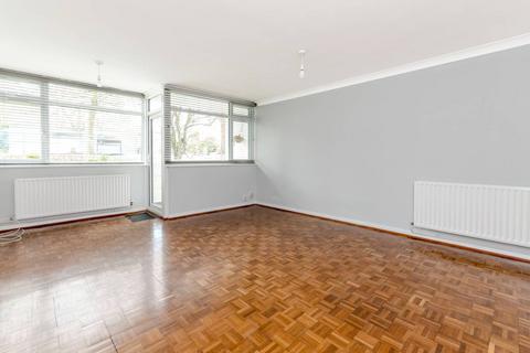 2 bedroom flat to rent, South View Court, Woking, GU22