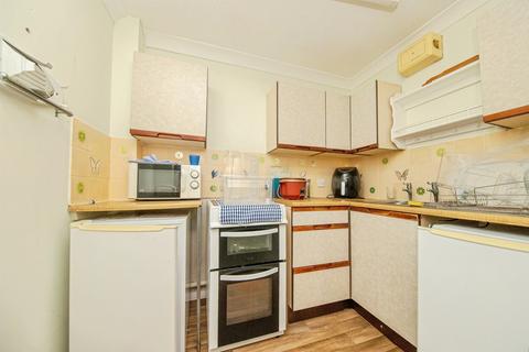 1 bedroom flat for sale, North Street, Walton On The Naze
