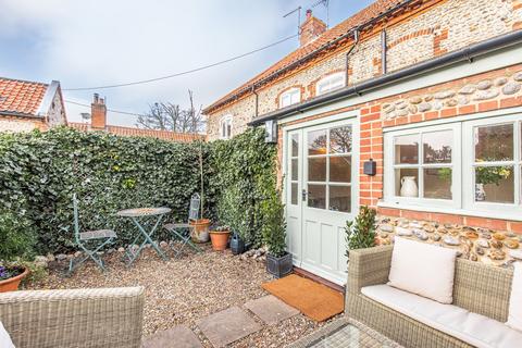 undefined, Charming Flint Cottage in Blakeney