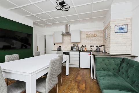 3 bedroom apartment for sale, South Cliff Avenue, Eastbourne