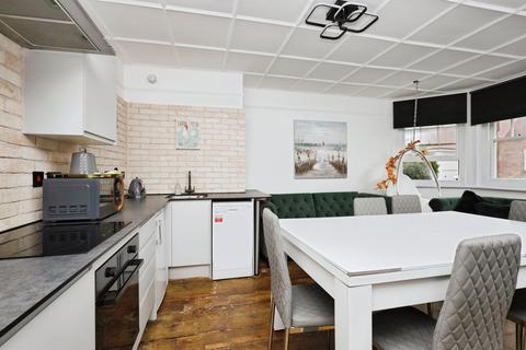 3 bedroom apartment for sale, South Cliff Avenue, Eastbourne