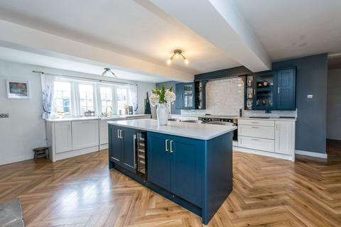 4 bedroom semi-detached house for sale, Manor Road, Clayton West, Huddersfield, HD8