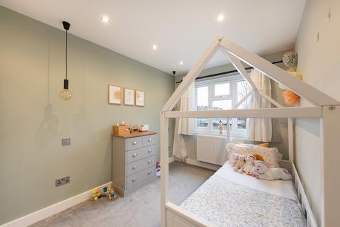 3 bedroom property for sale, Flora Mews, London SE18