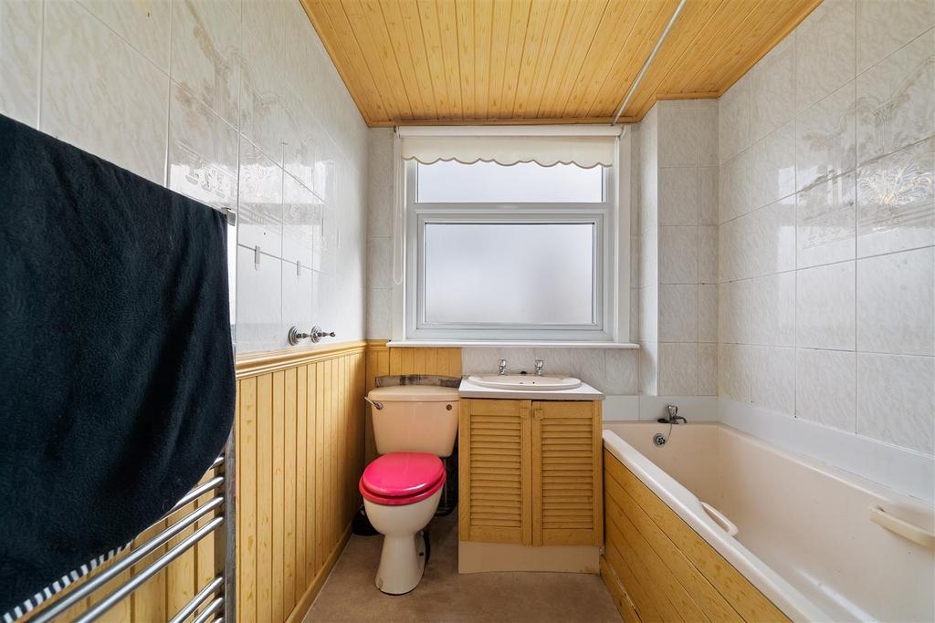 Bathroom2.jpg