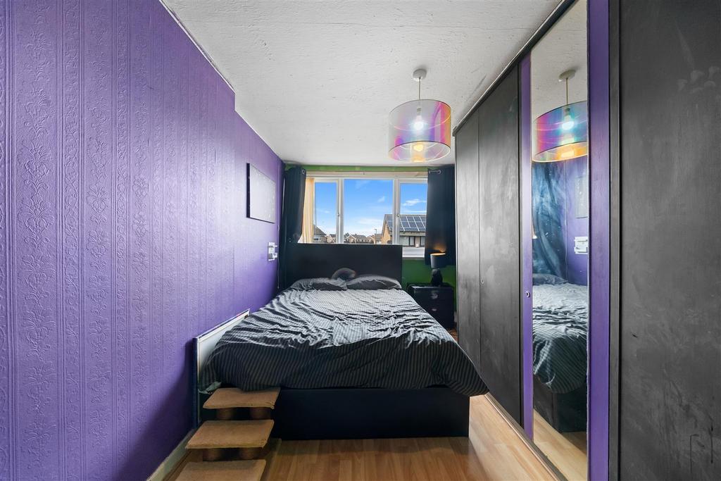 Bed1a.jpg