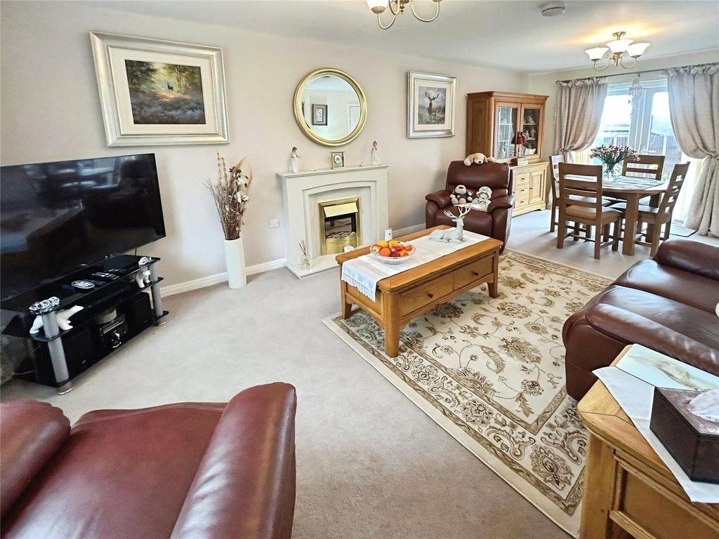 Lounge/Dining Room