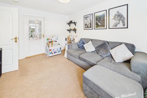 undefined, Leighton Buzzard LU7