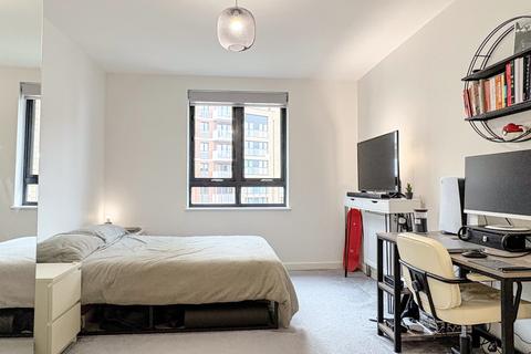 2 bedroom apartment for sale, Baronet House, Lakeside Drive, Brent, NW10