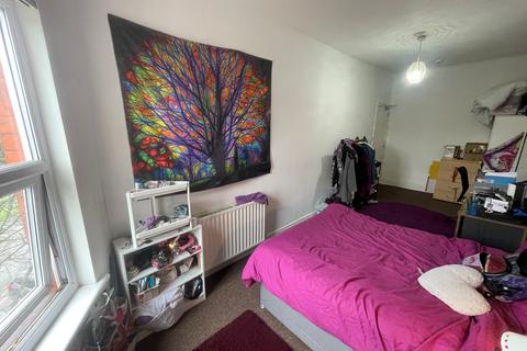 undefined, Aigburth Road, Liverpool, L17