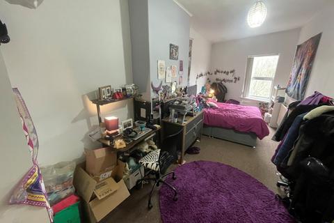undefined, Aigburth Road, Liverpool, L17