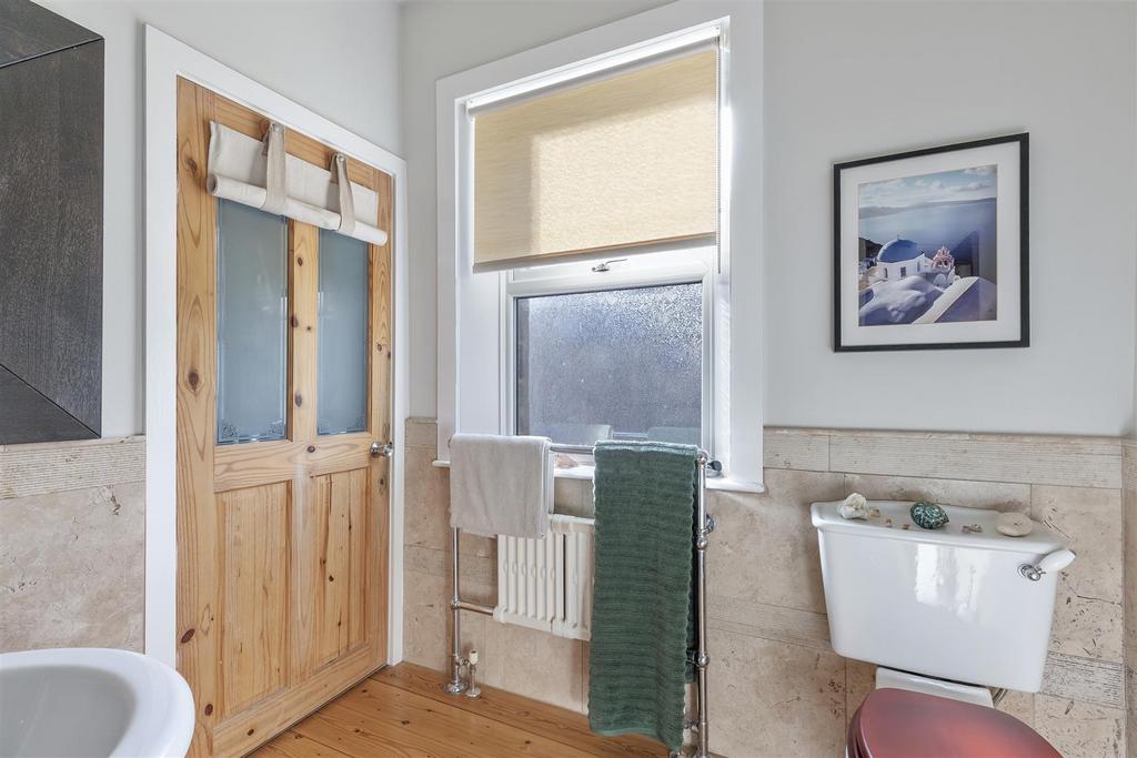 Bathroom 2.jpg