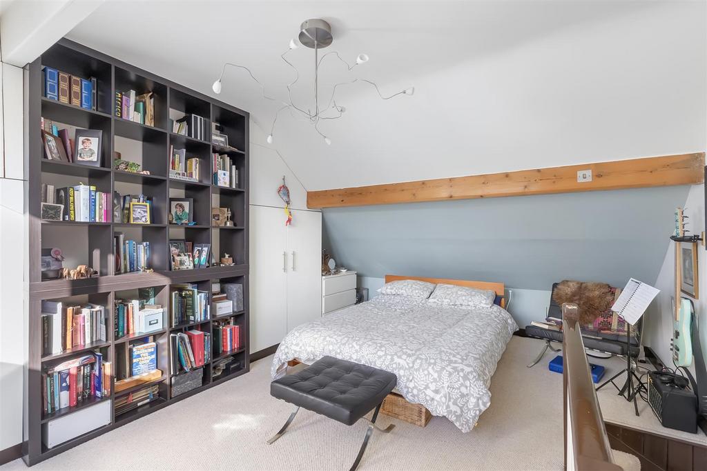 Bed 1 2.jpg