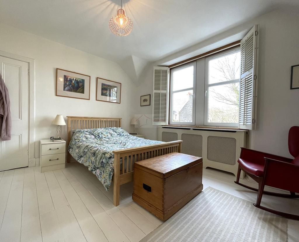 Master Bedroom b.JPG