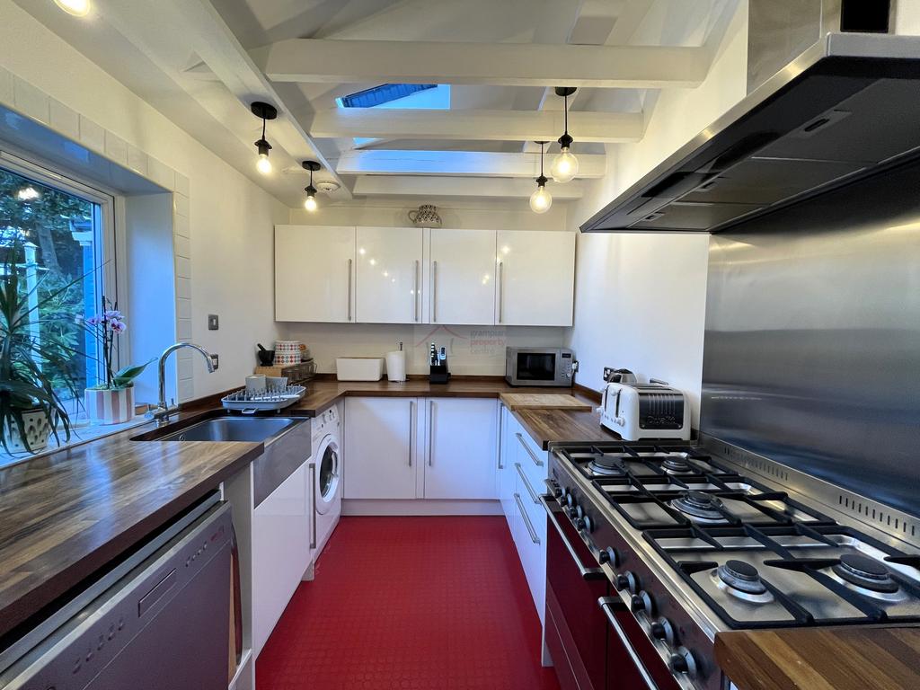 Kitchen a.JPG