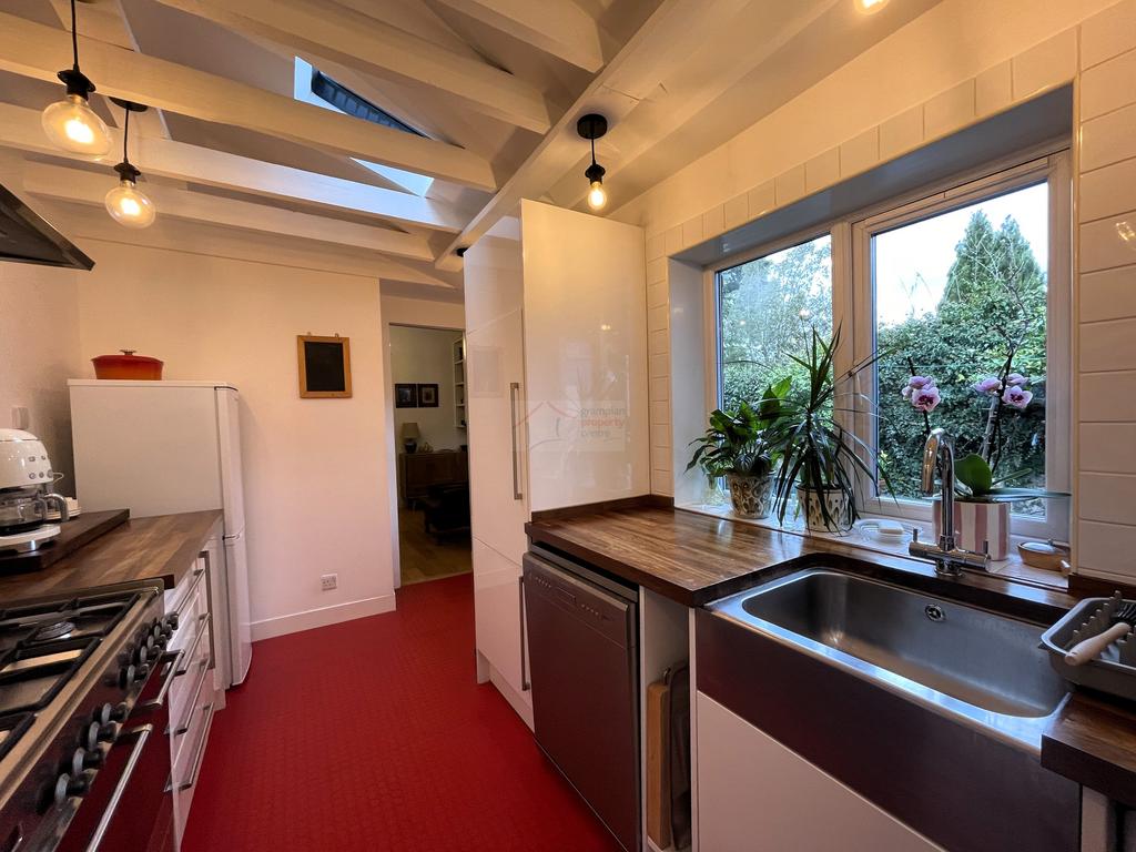 Kitchen b.JPG