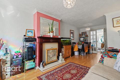 3 bedroom semi-detached house for sale, Robertson Way, Newport