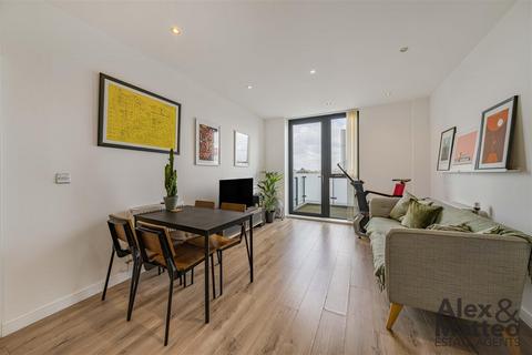 1 bedroom flat for sale, Osier House, Canada Water, SE16