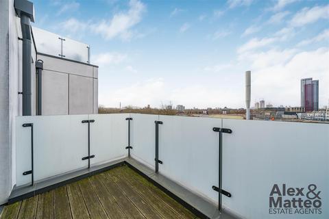 1 bedroom flat for sale, Osier House, Canada Water, SE16