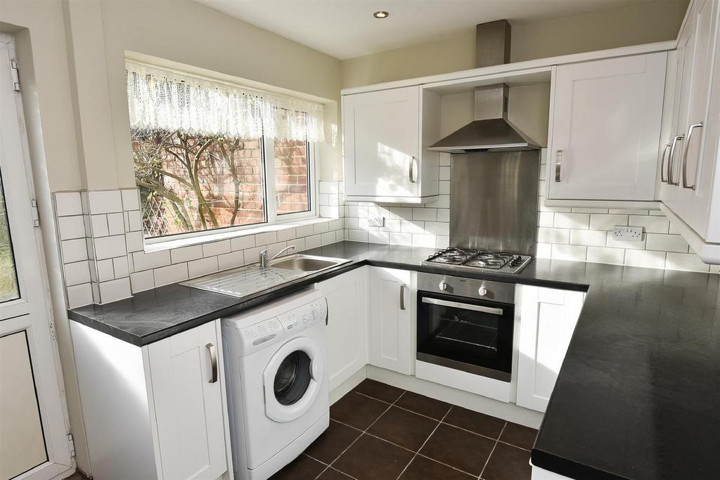 Kitchen 2.jpg