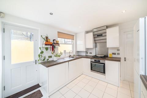 2 bedroom flat for sale, Vauxhall Grove, London SW8