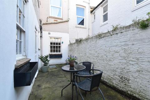 2 bedroom flat to rent, St. Peters Road, St. Leonards-On-Sea TN37