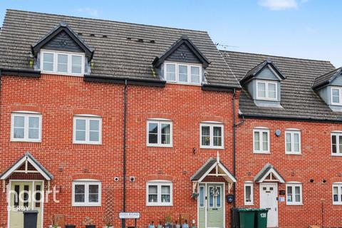 4 bedroom terraced house for sale, Foss Road, Hilton