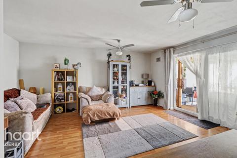 4 bedroom terraced house for sale, Foss Road, Hilton
