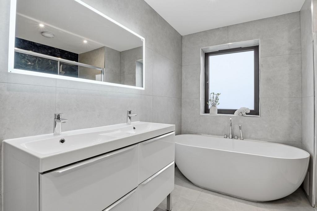 En-suite Bathroom