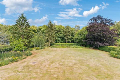 undefined, Frithsden Copse, Potten End, HP4