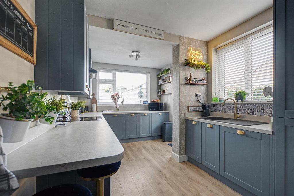 Kitchen 1.jpeg