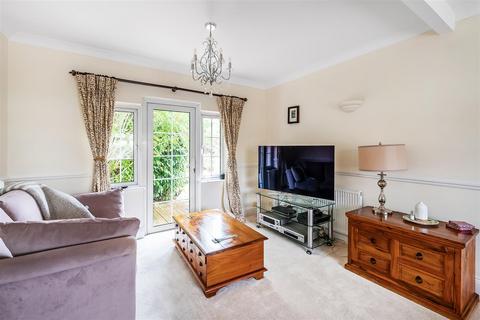 undefined, Avenue Road, Belmont South Sutton SM2