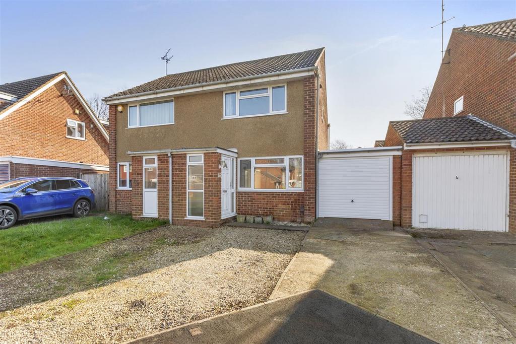 115 Rowland Way, HP19 7 SP-13.jpg