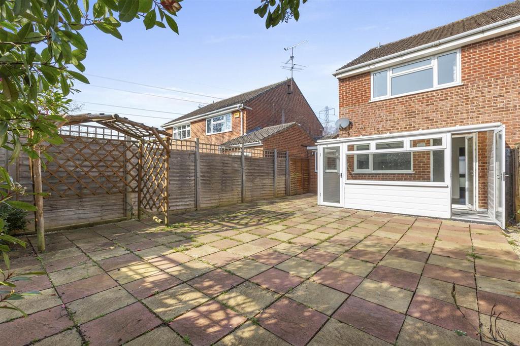 115 Rowland Way, HP19 7 SP-10.jpg